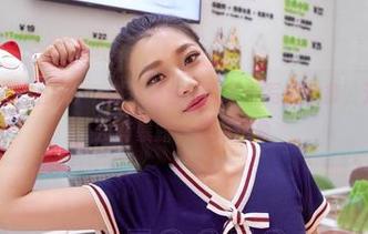 AISS爱丝(钻石版) – 穿行集合：索菲的写真全集，注意，这里没有暴露，只有想象