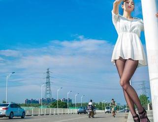 最新资源：爱丝带来了丽莎与丝袜的新欢乐