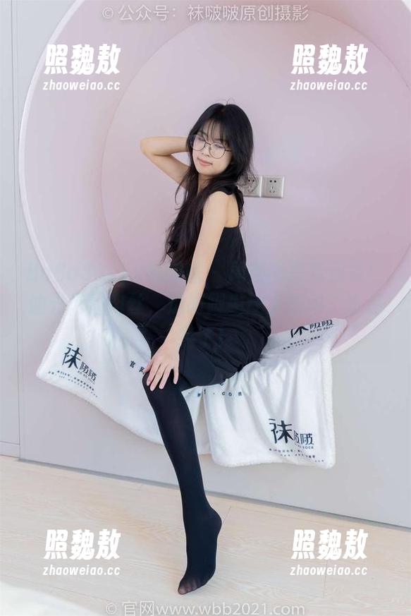 BoBoSocks袜啵啵 - 周周图集新到货！油光闪闪肉丝，透明脚尖让人想问，也是拼了！