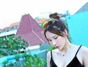 Feilin嗲囡囡 – 话说，Arude薇薇的白丝集锦里，每一帧都是不经意的俏皮。