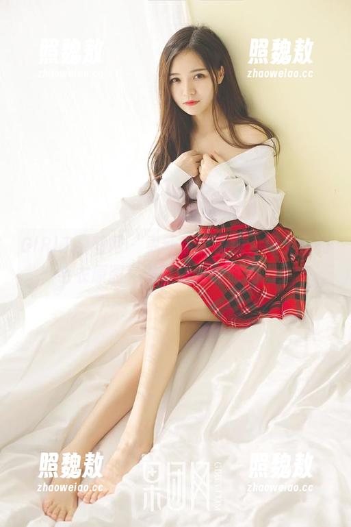GIRLT果团网-周于希 GIRLT果团网 - 更新你的视线,周于希的毛衣原图,不可错过的时尚力!