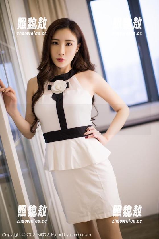 IMiss爱蜜社 - 私房美图大揭秘，李李七七喜喜在海边的风浪间咕噜咕噜自己！