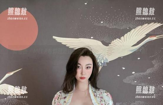 MIYA 微密圈 - MIYA与炸裂酒店的微妙日常,欲罢不能的下载图集!