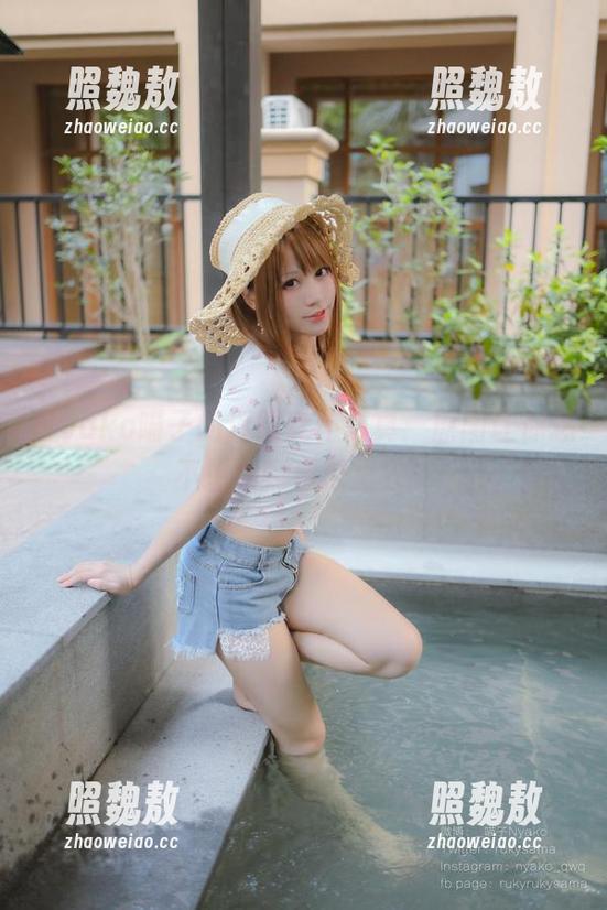 Nyako喵子的透明女仆写真：原图让你想不想搬到虚拟里去？