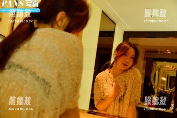 PANS摄影 - 精选写真里有久凌和眼镜，眼神交流多了点小调皮。
