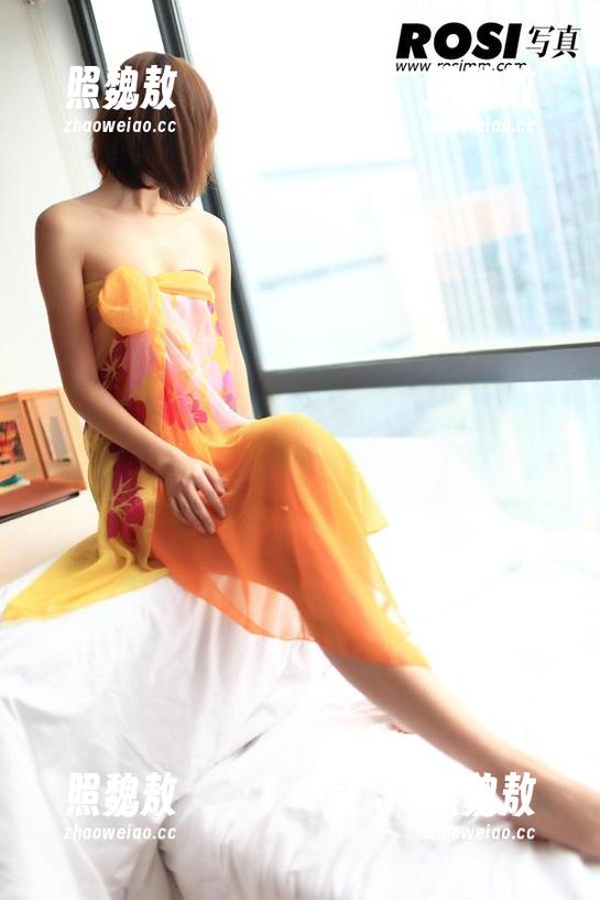 ROSI黑丝美图，可能会让你想到袜子深处的童话？