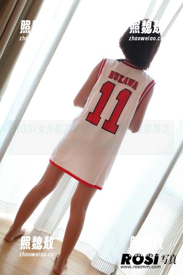 ROSI ROSI女仆的高清秘密:原来,清洁剂之后是……自拍!