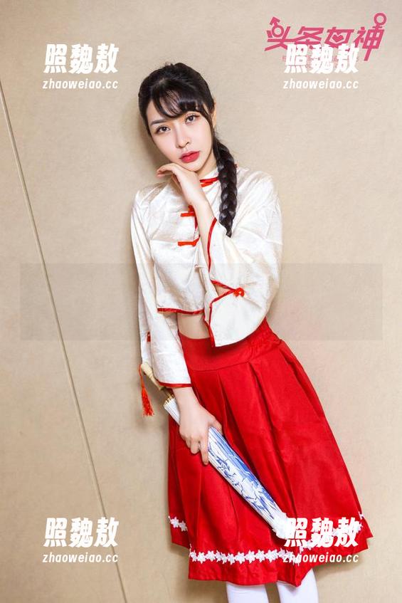 TouTiao头条女神 - 李梓熙的红肚兜写真合集，分享种草好货哦