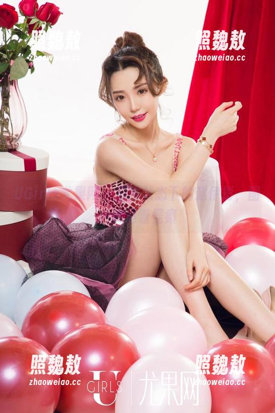 UGirls尤果网 - 居家状态下的赵伊彤，图片传递着怪癖