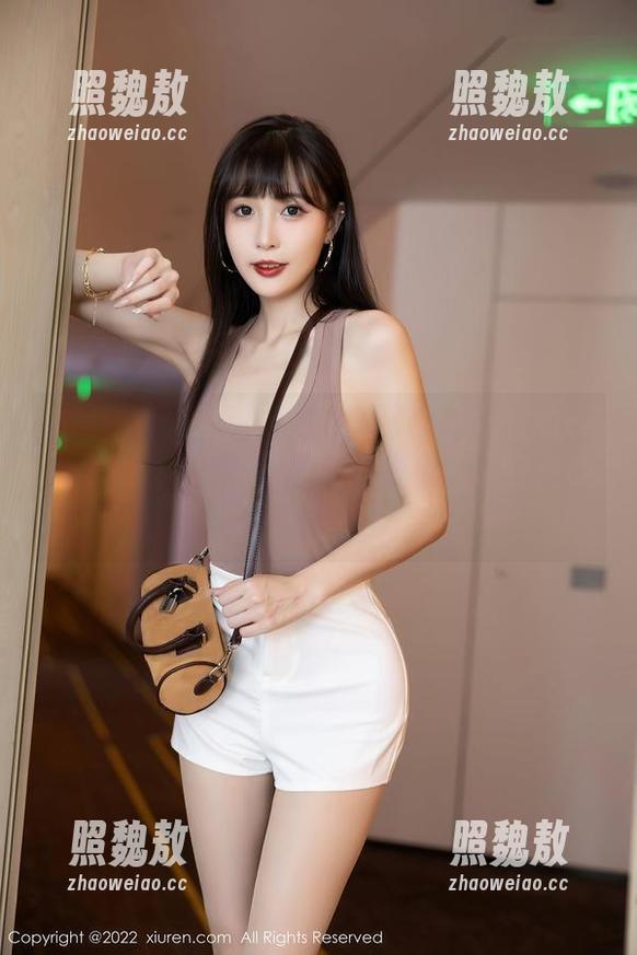 Xiuren秀人网 - 图包来了！吃白菜的vi菜菜换旗袍，谁能拒绝这亚麻布与身段的完美结合？