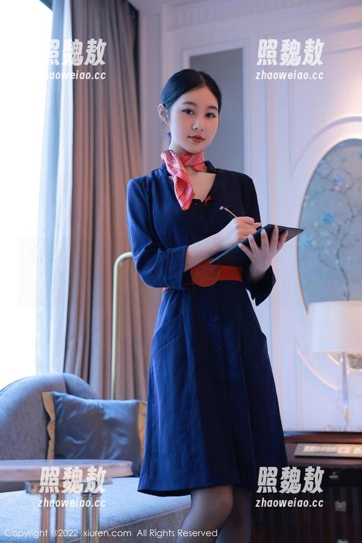 Xiuren秀人网-奈奈Fox Xiuren秀人网 - 奈奈Fox的私房写真:在办公桌前,是工作狂还是魅惑女神?