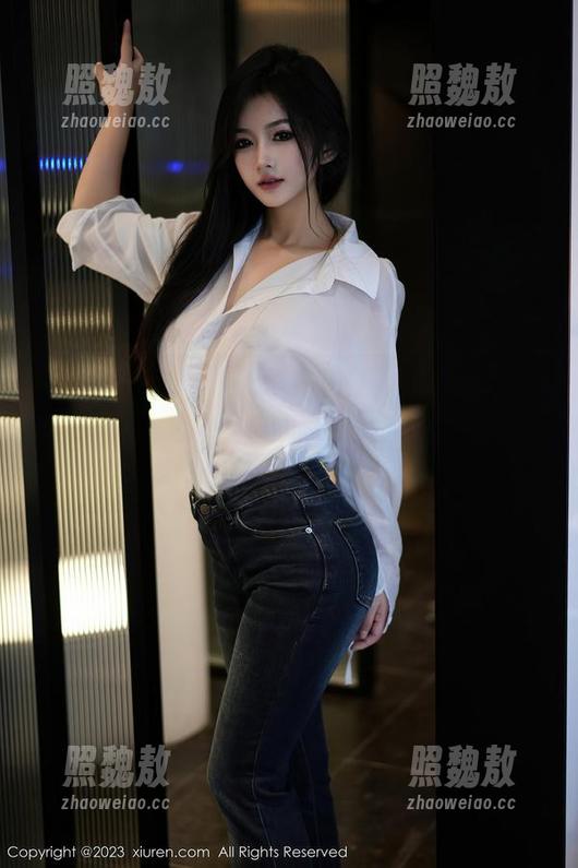 Xiuren秀人网-小逗逗 Xiuren秀人网 - 谁说自拍不带感?小逗逗的美图,下载之后你能意外收获许多“白眼”。