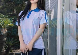 Xiuren秀人网 – 旗袍写真来啦，王曼柔又一次挑战旗袍与青春的平衡