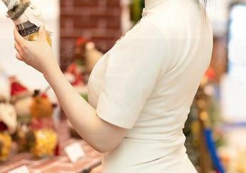 YouMi尤蜜荟 – 在线召唤Egg_尤妮丝红裙图集，准备好把我的审美吓出一身冷汗吧？