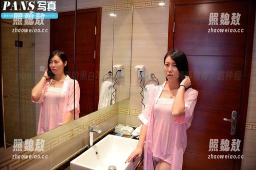 pans-雯雯 pans - 雯雯你的黑白写真图集,哎呦,让我啧啧称奇,这种极简风真讨喜!