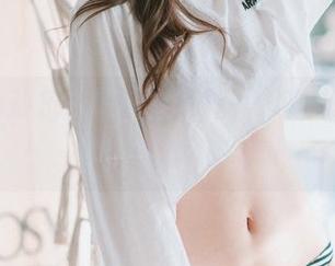 yeeun孙乐乐的纯白写真，像是在说‘给我一点颜色’