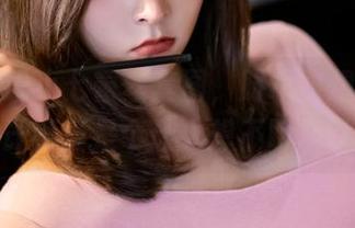 丽柜 – 看小七蕾丝套图，时不时想插一句：这设计师真是个让人想不明所以的人。
