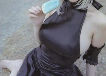 看！在下萝莉控ii的网袜cos，性感又恰到好处