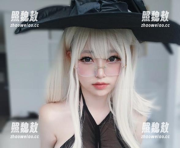 看女主K的私房图片，女孩的神态真让人想一探究竟！