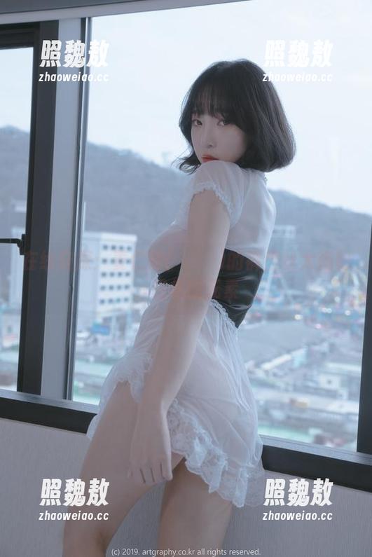 在线窥探：姜仁卿(강인경)的裤里丝大揭秘，轻松的元素