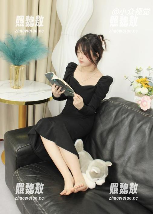 小众视觉-艾迪 小众视觉 - 艾迪的作品,黑丝裹挟的图片趣味拉锯战