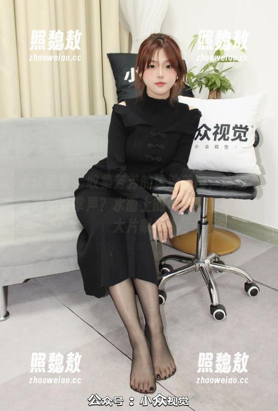 小众视觉-芳芳 小众视觉 - 收集芳芳的泳池美图,难道不该给她点掌声?水面上的优雅简直不输给大片哦!