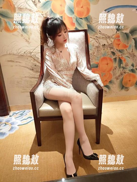 小女巫露娜 壁纸里的小女巫露娜,黑茶好像只是陪衬,对吧?