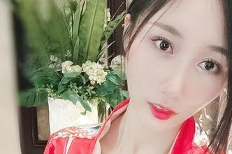 微密圈 – 小玉吃果冻的写真集——清纯脸蛋和巨无霸谁更喧闹？