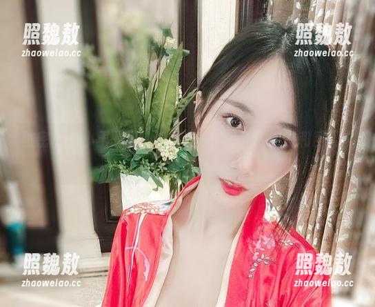 微密圈 - 小玉吃果冻的写真集——清纯脸蛋和巨无霸谁更喧闹？
