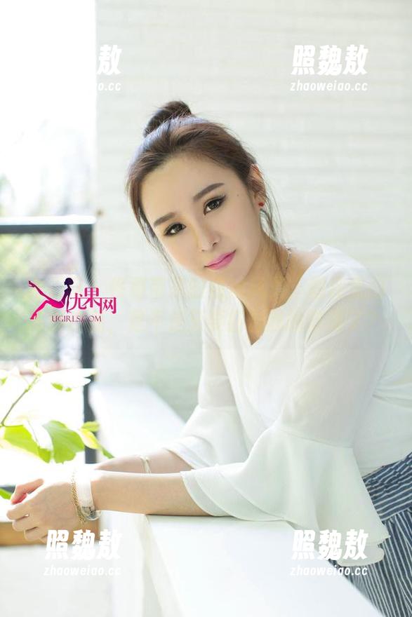 尤果网 - 佟蔓带来的白丝风景，图库里的高清珍品，是不是又要打击我的审美了？