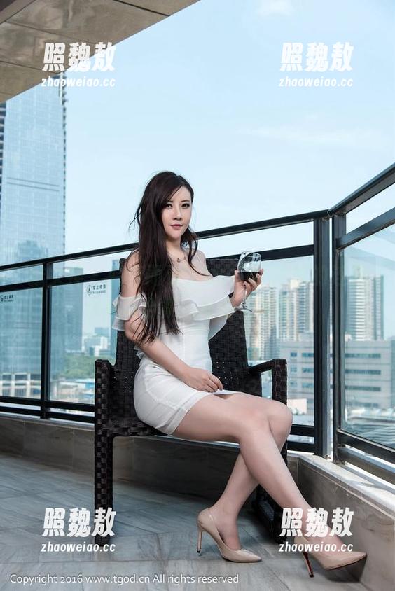 推女神 - 轻步而过，Luvian本能的连衣裙写真合集，迷离又有趣。