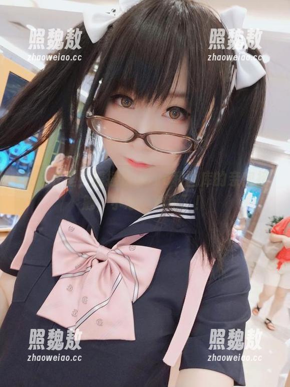 摇摇乐yoyo 在泳衣里,摇摇乐yoyo和图库的亲密接触,小心!别淹了!