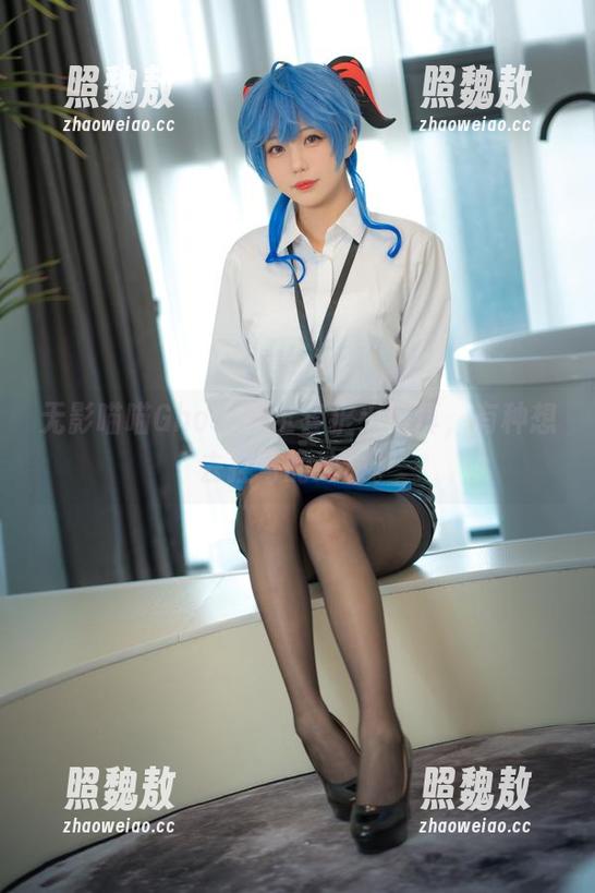 无影喵喵Ghost的全套护士写真，有种想去挂号的冲动。