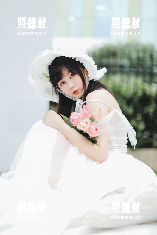 是依酱吖 最新写真:是依酱吖,给你个不太正经的冬季女友形象