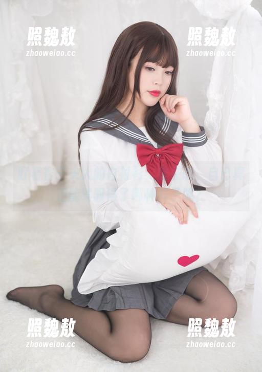 盯着杏子夫人的白衬衫，我在想，自己真正能驾驭得了哪种样子呢？