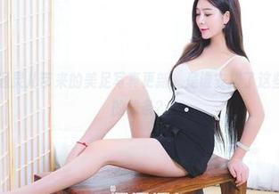果团网 – 通灵儿带来的美足写真更新，是谁安排了这些优雅足部的线条？