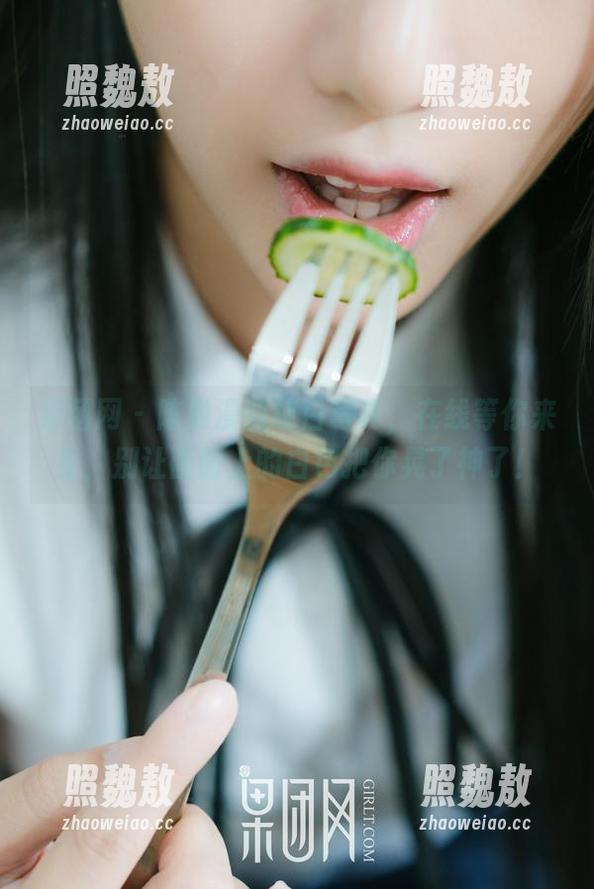 果团网-陈雅漫 果团网 - 陈雅漫的纯白写真,在线等你来看,别让画面上的白色把你晃了神了!