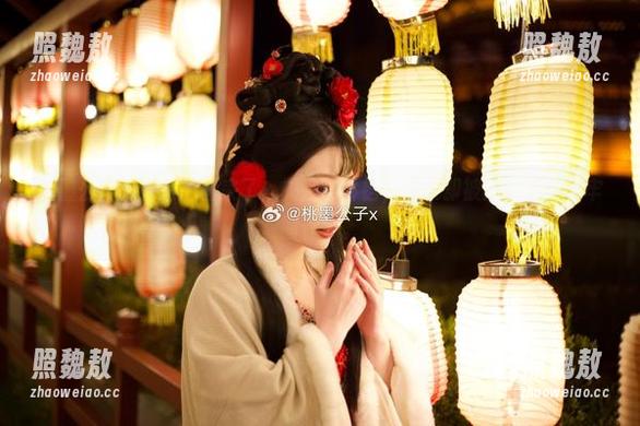 桃墨公子 桃墨公子的高清套图来了,关注小铃铛,结果却被她的气质牢牢圈住了。