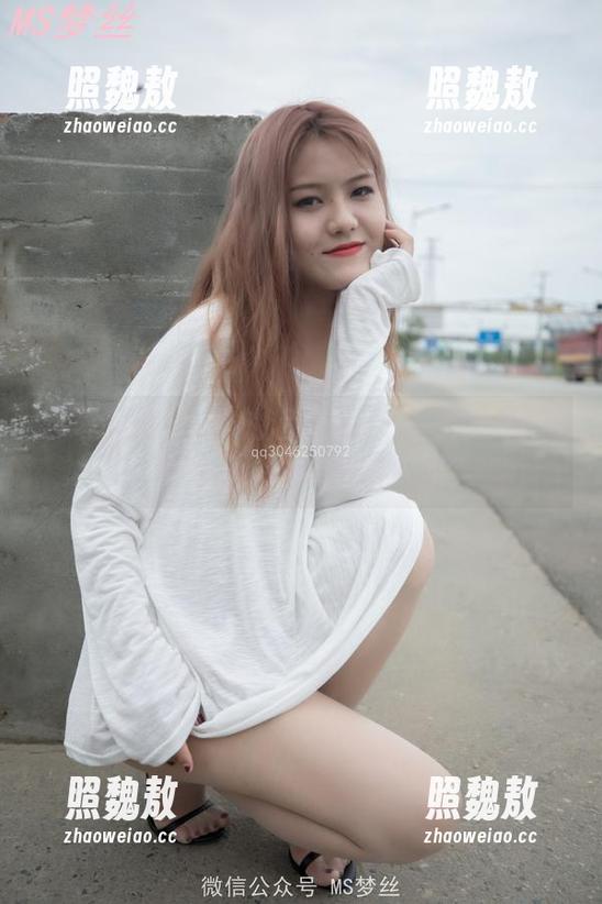 梦丝女神 - 玥玥的超市探险：一个吃货少女在货架间的高清快照