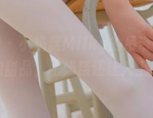 森萝财团 – 小奶糕Milky的吊带写真：心养的甜品，比奶糕还让人上瘾！