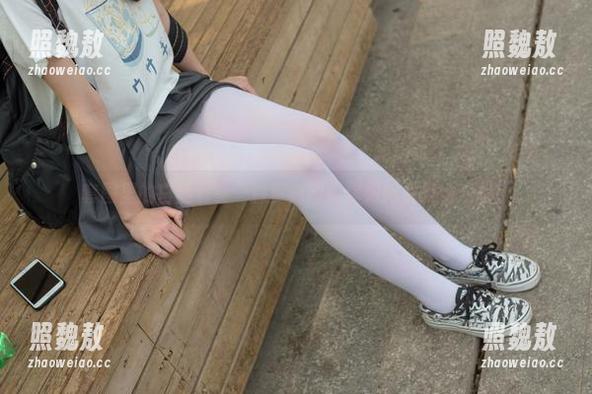 森萝财团 套图里的白丝节奏—森萝财团教你如何优雅地戏水!