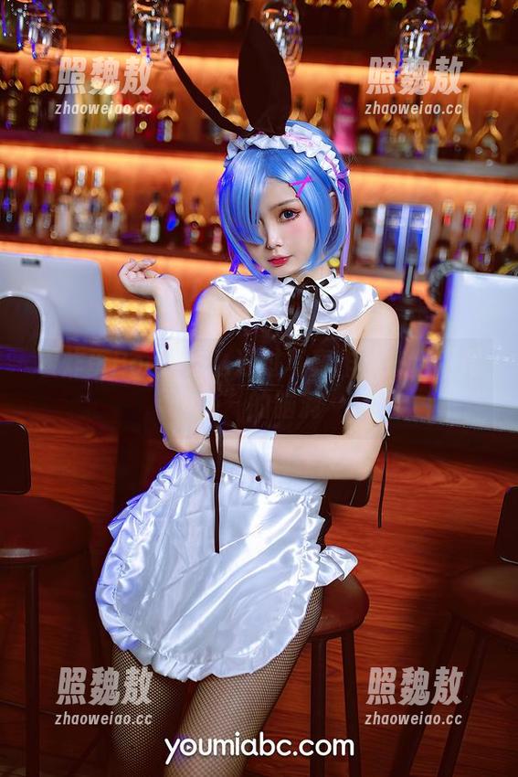 看炸蛋Boom怎么通过写真作品来玩“尾随”的脑洞