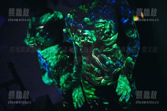 甜糖大魔王 在线欣赏甜糖大魔王的清晨阳光合集,像对话又像独白,意义随意飘荡。