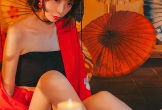 疯猫ss热辣在线！牛仔裤与吉他，一个妥妥的夏日组合