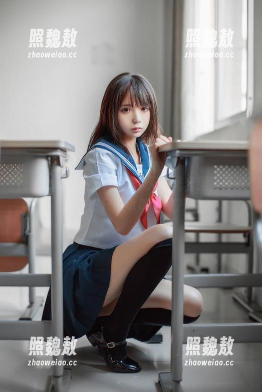 疯猫ss的校服大作战：无圣光套图，谁说学校只能乖乖上课？