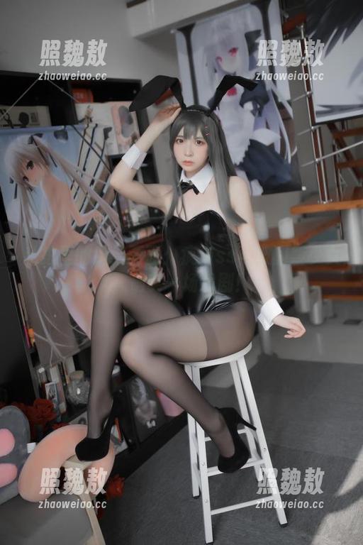 私拍里的纠结画面：疯猫ss与被囚禁少女，确实一场戏剧！