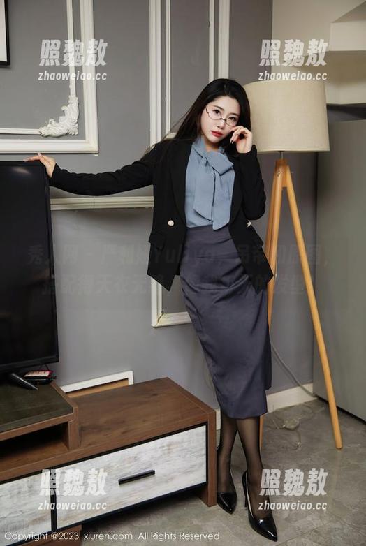 秀人网 - 严利娅Yuliya，吊带和原图，搭配得天衣无缝，像我每天的发型！