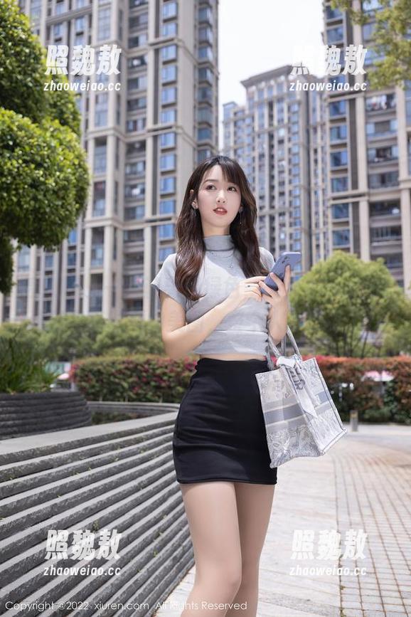 秀人网-久久Aimee 秀人网 - 一片蓝天和绿色,久久Aimee的夏日写真时期的美图,整个人都清爽了!