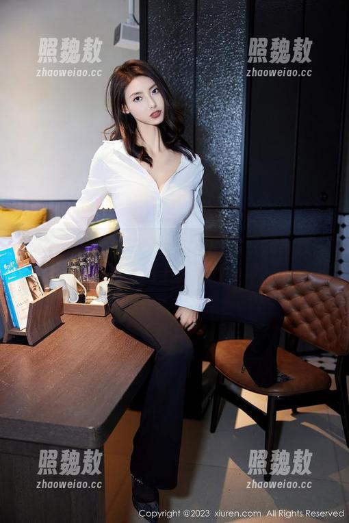 秀人网 - 哇，林文文yooki的空姐写真，难道是航班上偶遇的女神？