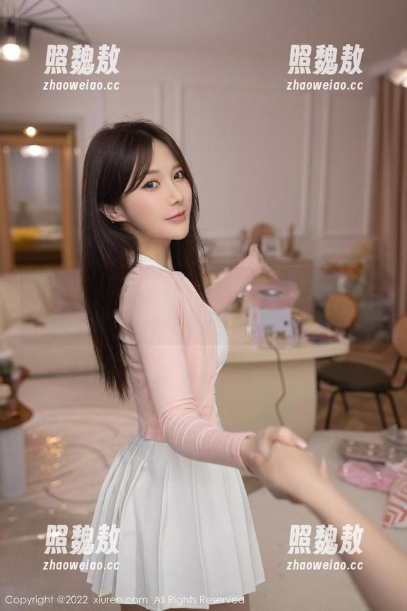 秀人网-瑞瑞ruirui 秀人网 - 瑞瑞ruirui的礼服美图,像在云端漫步的小仙女